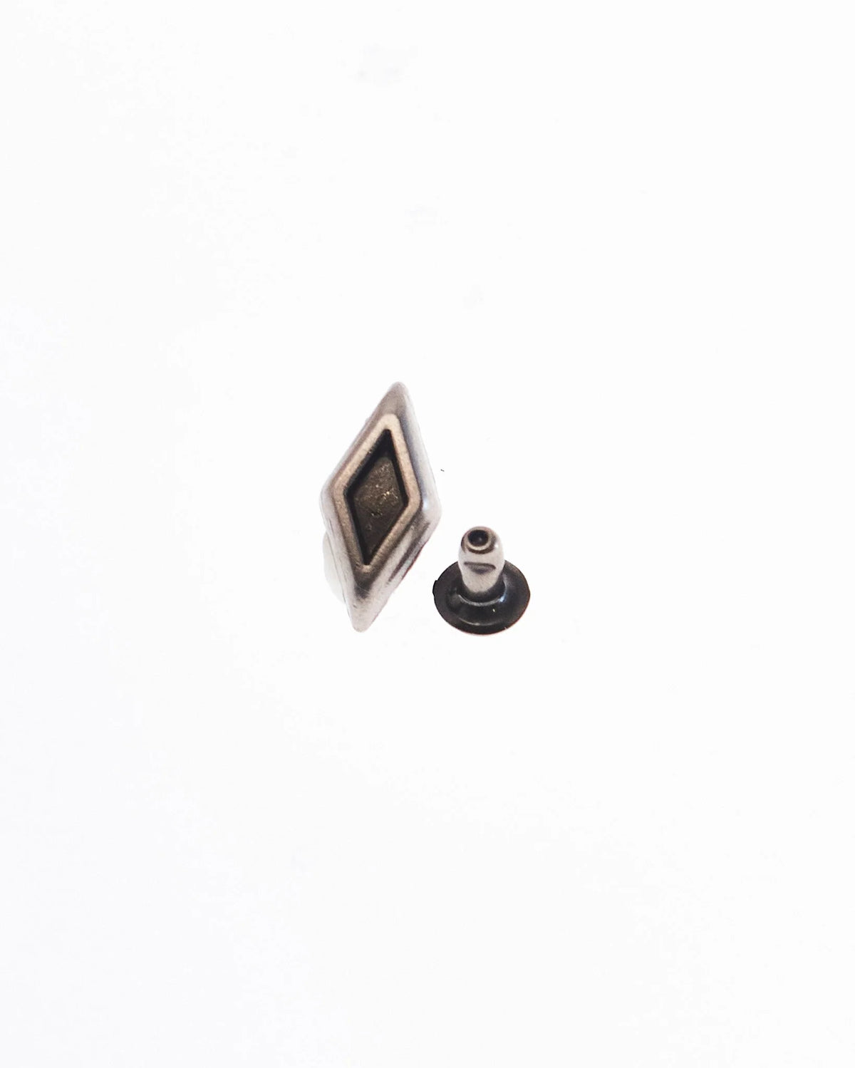 菱形 飾りカシメ 15.5×7.5mm バッグ用金具 MG0036