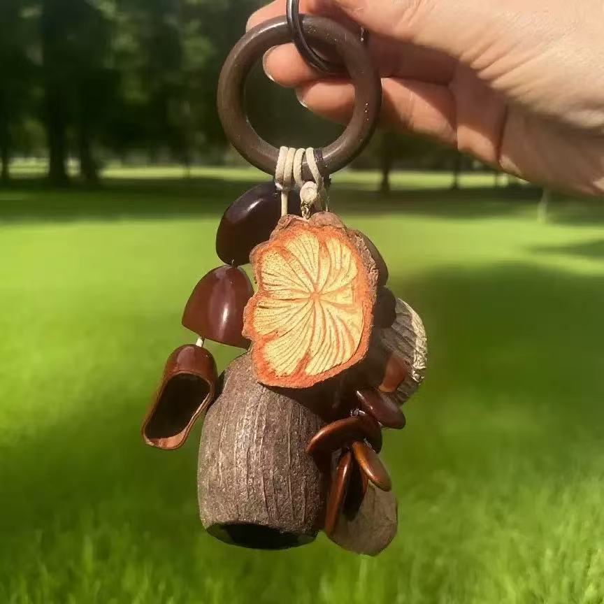 天然果実の殻 風鈴キーホルダー｜癒しの音・ハンドメイド・ナチュラル雑貨