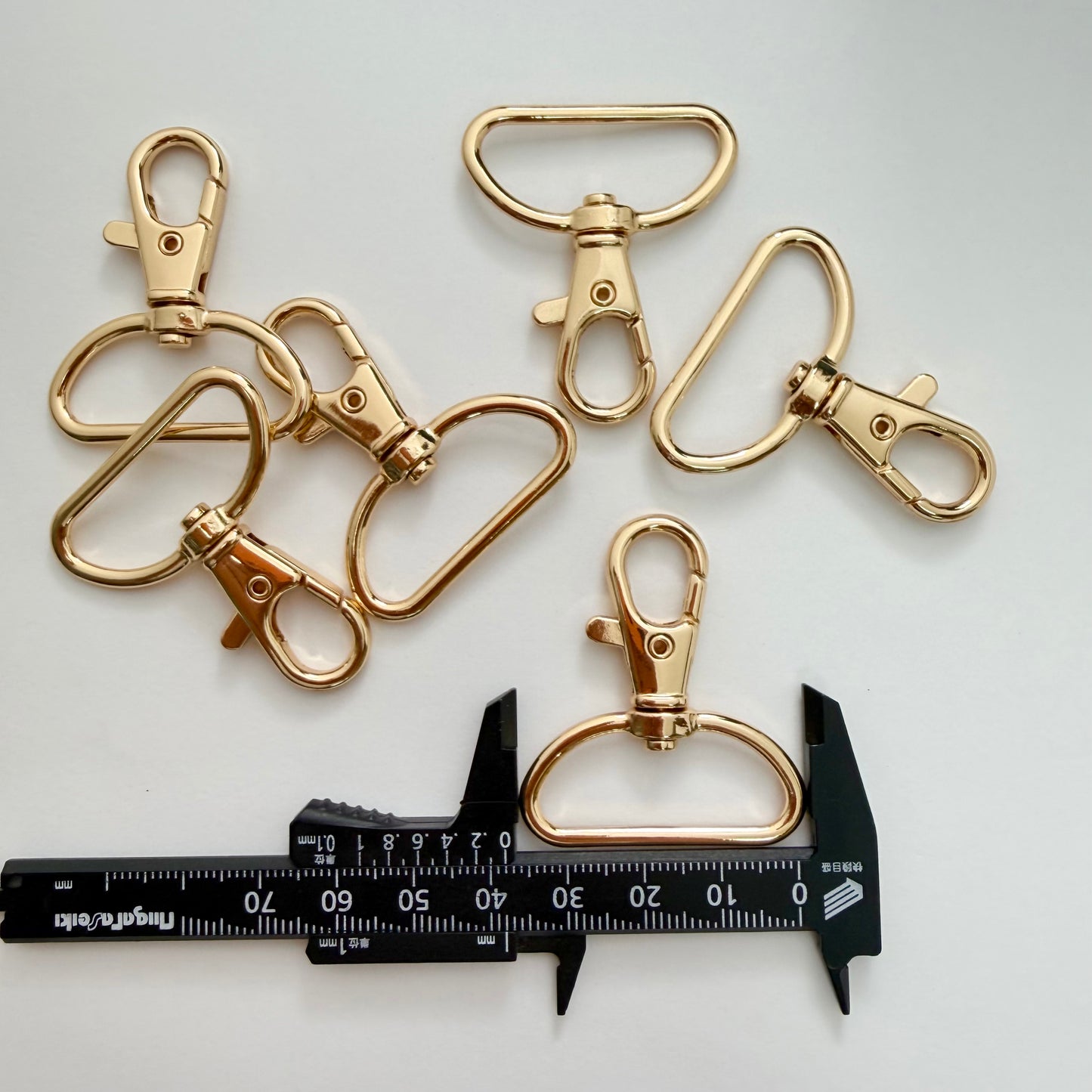 ナスカン 尾内径約 30mm尾内線径２ｍｍ 高品質　10個入り JPC0110-30 ナスカンまとめ買い 卸 業務用 問屋 お徳用 作家 バッグ カバン 金具 フック ゴールド シルバー ブラック キーホルダー パーツ 持ち手 ショルダー 回転 クリップ  DIY ハンドメイド 手芸 手作り