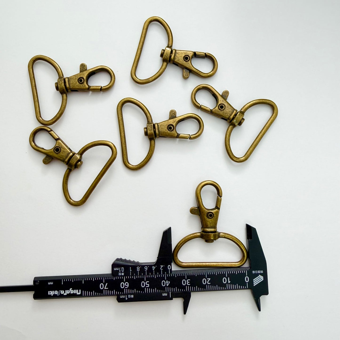 ナスカン 尾内径約 30mm尾内線径２ｍｍ 高品質　10個入り JPC0110-30 ナスカンまとめ買い 卸 業務用 問屋 お徳用 作家 バッグ カバン 金具 フック ゴールド シルバー ブラック キーホルダー パーツ 持ち手 ショルダー 回転 クリップ  DIY ハンドメイド 手芸 手作り