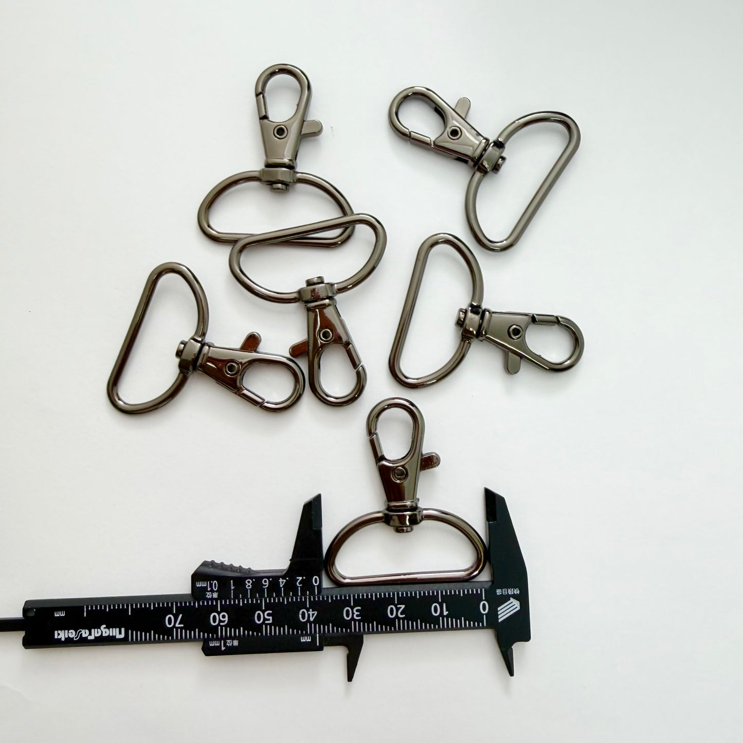 ナスカン 尾内径約 30mm尾内線径２ｍｍ 高品質　10個入り JPC0110-30 ナスカンまとめ買い 卸 業務用 問屋 お徳用 作家 バッグ カバン 金具 フック ゴールド シルバー ブラック キーホルダー パーツ 持ち手 ショルダー 回転 クリップ  DIY ハンドメイド 手芸 手作り
