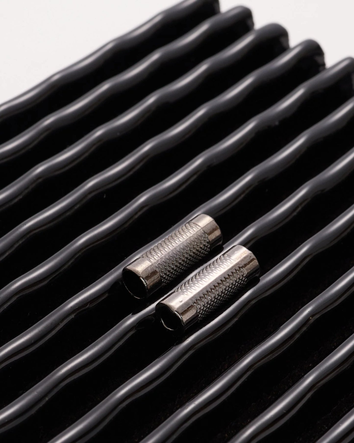 メタル ループエンド 両端異径 穴径紏3mm/5mm 3色展開 4個入り mg118-15