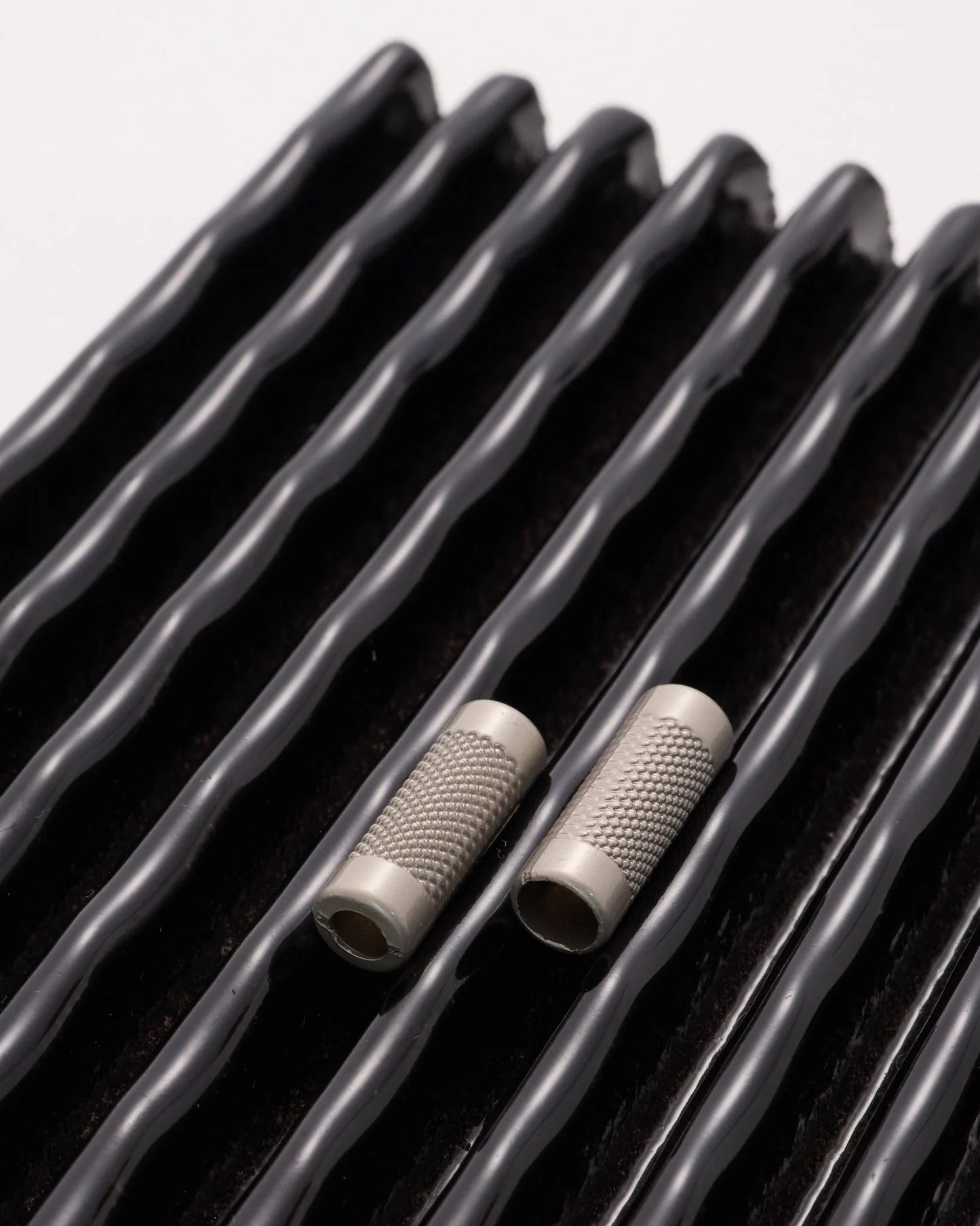 メタル ループエンド 両端異径 穴径紏3mm/5mm 3色展開 4個入り mg118-15