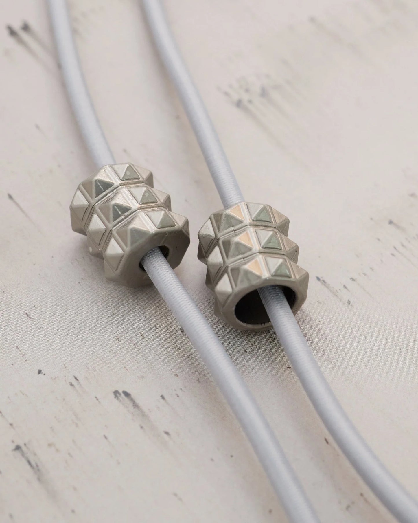 メタル ループエンド 両端異径 穴径紏4mm/7mm 4個入り mg118-37