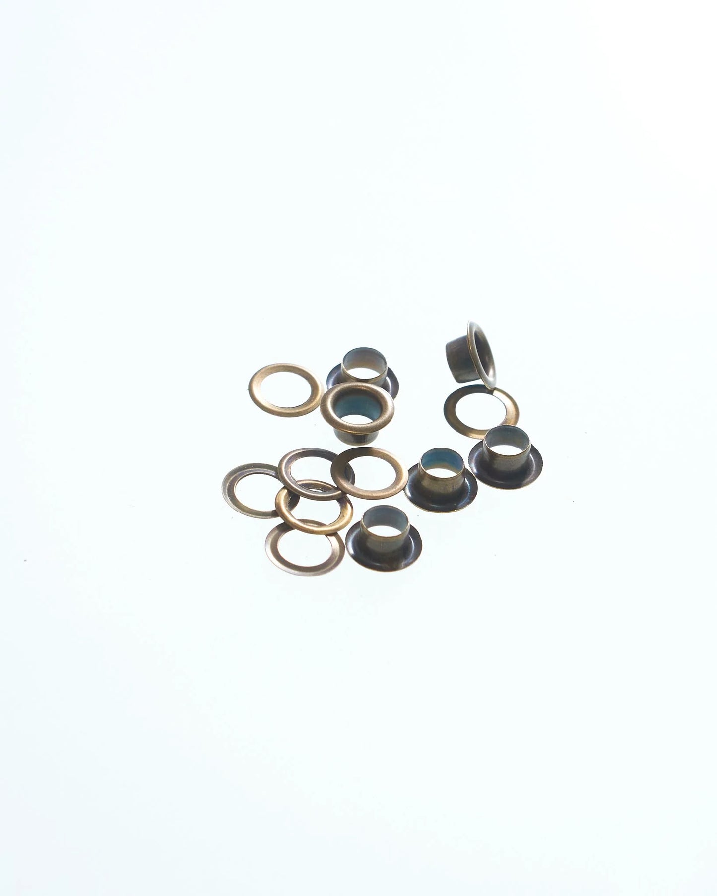 ハトメ 穴径5mm 足長4mm 100個入り 鉄製 両面ハトメ mg0002