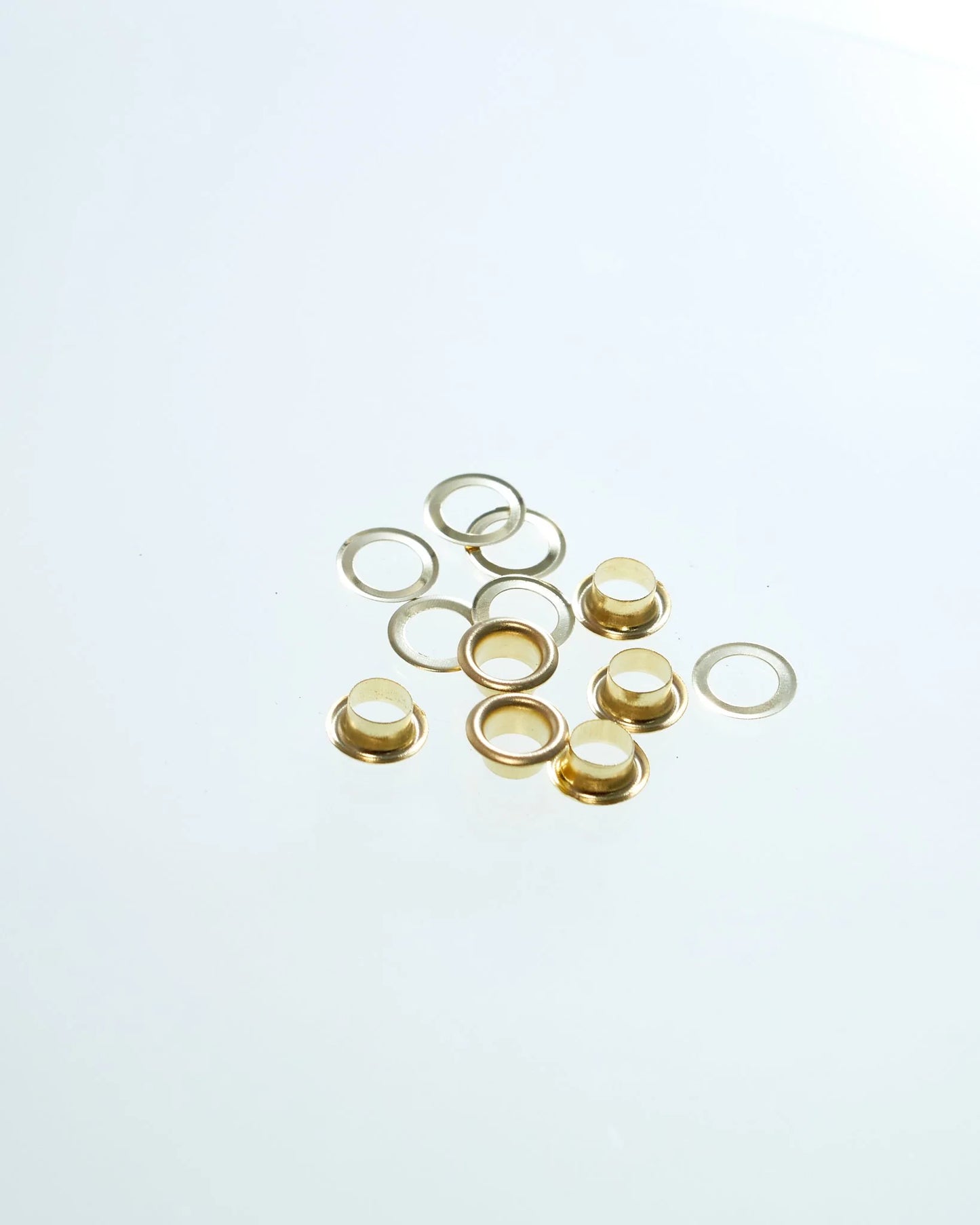 ハトメ 穴径5mm 足長4mm 100個入り 鉄製 両面ハトメ mg0002